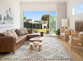 The White House near beach & shops