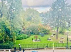 Heart of West End apartment, Glasgow