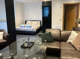 Studio flat in central Reading