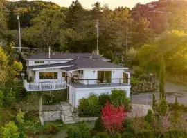 Modern Sonoma Stay w Spacious Deck Views Prime Location Bennett