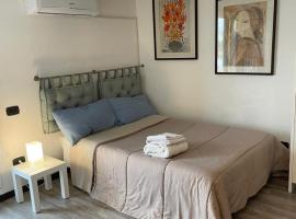 Penthouse near the historic center, hotel em Módena