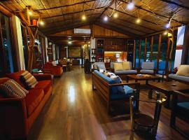 The River House - Upscale Lodge, hotel v destinaci Puerto Quito