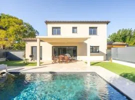 Villa équipée piscine 12 pers Beaucaire proche Nîmes Arles Camargue