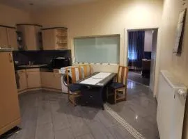 Ferienwohnung-Mountirewohnung-Parkplatz