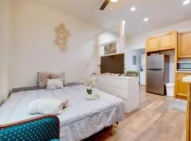 Work and Play! Studio Retreat 2 Mi to Dtwn Riverside