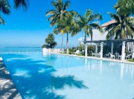 Villa Keanna - F2 with pool, private beach, hotel i Paea