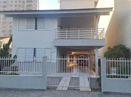 Casa Espaçosa Meia Praia