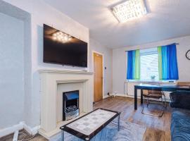 Spacious 3-Bed Home Etihad Stadium Coop Live, hotel in Manchester