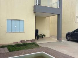 CASA COM PISCINA ATE 16 PESSOAS 700mts da praia do aracagy, hotel i São Luís