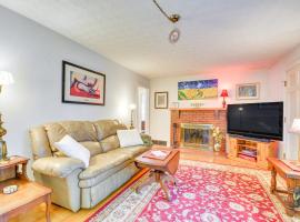 Near Trails and Wine Quiet Blue Ridge Highlands Apt, ξενοδοχείο σε Stuart