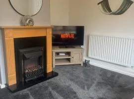 West Lakes 3 Bedroom - Sleeps 5 - Self Check In - Fully Furnished House