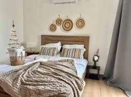 Modern Apt in Paphos Port - pool & 50 m to the sea