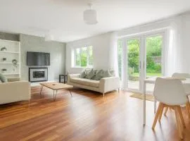 4 Bed House, MK Centre with Parking Contractor & Family Friendly