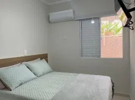 2 dormitórios com ar-condicionado, Wi-Fi e churrasqueira