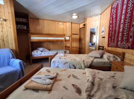 Mitja Pensió Hostal Pastuira Vallter 11, hotel v destinaci Setcases