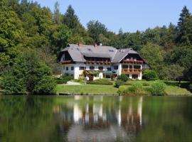 Landgasthof Trattnig, hotel en Schiefling am See