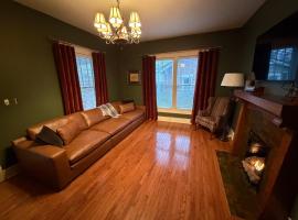 New listing! Historic 4 bedroom home, ξενοδοχείο σε Russellville