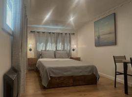 Monterey Bay Hideaway โรงแรมในซีไซด์