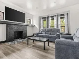 Charming 4BR Niagara Apartment Great Location