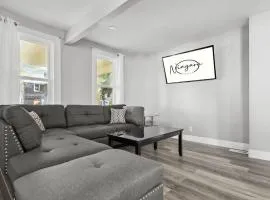 4BR Niagara Falls Home Free Parking WiFi