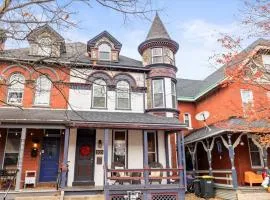 Downtown Lancaster 3BR Free Parking and Private Sauna