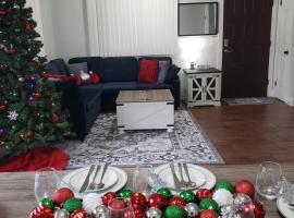 Discover the magic in every season! 2 bedroom condo, full kitchen, khách sạn ở Vernon Township