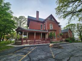 The Keet House - Historic 5 bed Heart of Downtown, hotel in Springfield