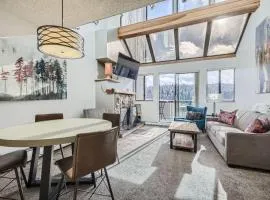 Beaver Run Updated 2 Bedroom On Peak 9 Ski-in Ski-out