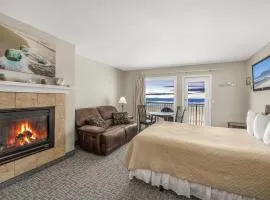 Ground Floor Fireplace Studio - Ocean View & Beach Access - Pool and Hot Tub