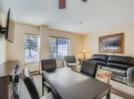 Slope-side Studio Dog Friendly Full Kitchen