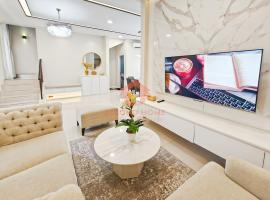 Luxury 2BR BSD House near ICE BSD, ξενοδοχείο που δέχεται κατοικίδια σε Tegal