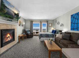 Top Floor Ocean View Suite - Sleeps Six - Pool & Hot Tub Access, βίλα σε Λίνκολν Σίτι