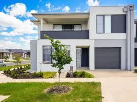 Modern 2BR Home in Wyndham Vale