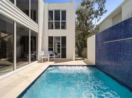 Saltbreeze - Laidback Poolside Living by the Canal