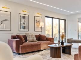 Family Staycation Retreat 7BDR Sauna Games, hotel in Girarde