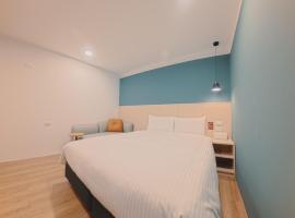 Yoshi Hotel - Tainan Station Branch, hotel in Tainan