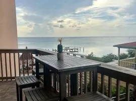 Amazing Bay View, Boat docks, and easy walk to the Beach