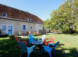 Gîte de charme avec jardin privatif en Touraine - FR-1-381-642, Hotel in Tauxigny