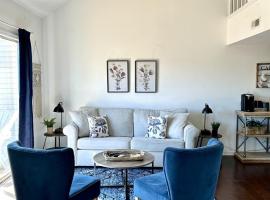 Refreshed! Cozy Condo, Loft King Bed 3 miles to the Strip!，布蘭森的飯店