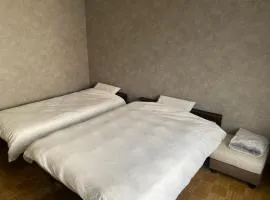 guesthouse Yokomachi 一棟貸切リビング寝室別