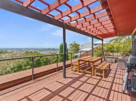 Hilltop Hideaway Merewether Family Escape, מלון בMerewether