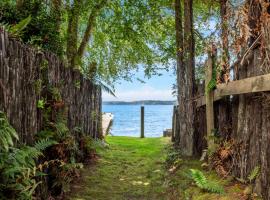 Lakepath Retreat - Lake Rotoiti Holiday Home, ξενοδοχείο σε Rotoiti