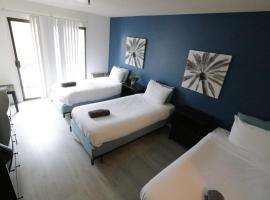 3 beds Apart in Beverly Hills, Hotel in Los Angeles