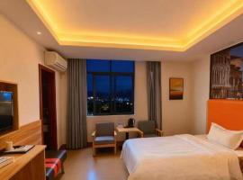 PAI Hotel·Huazhou Bus Terminal, hotel in Dongshan