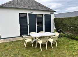 480 - Maison de pêcheur à 50m de la Plage de Caroual, Hotel in Erquy