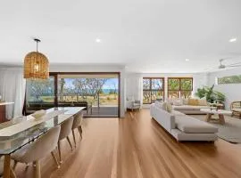 The Pacific - Absolute Beachfront in Buddina