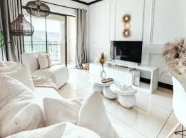 Tropical Oasis-Luxury Apartment