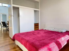 Budget-friendly room near Sunshine Station to CBD，位于阳光海岸的酒店