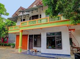 Hotel O Home Stay Syariah Aom Kusman, hotel a Pelabuhan Ratu