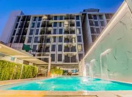 Marigold Sukhumvit - Free Shuttle to BTS Bearing Station